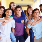 O Pé-de-Meia busca ser um estímulo para que o estudante se dedique, mantenha a frequência nas aulas e seja aprovado ao final de cada ano letivo.