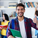 Manter a assiduidade escolar é o caminho não apenas para garantir o auxílio financeiro do Pé de Meia, mas principalmente para construir um futuro com mais oportunidades através da educação.